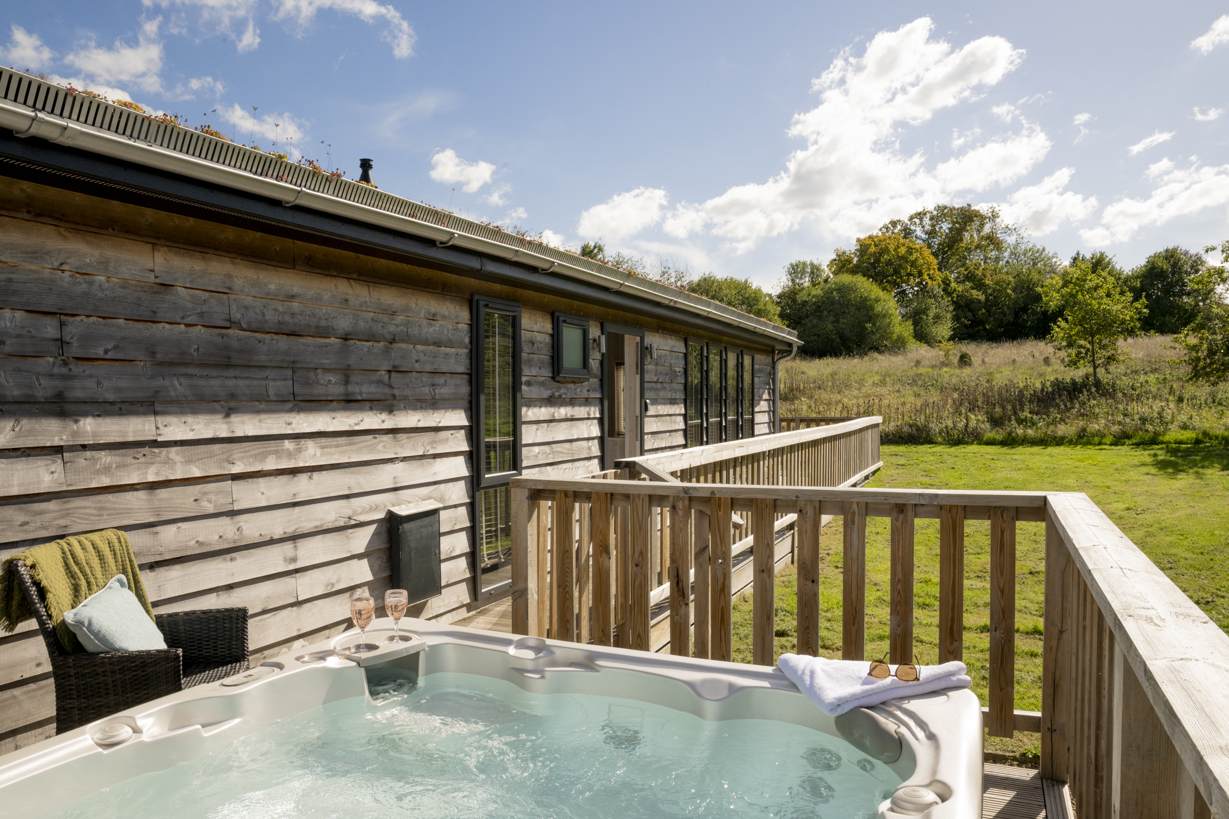 Cherry Bird Lodge Escape hot tub and decking at lodge P4
